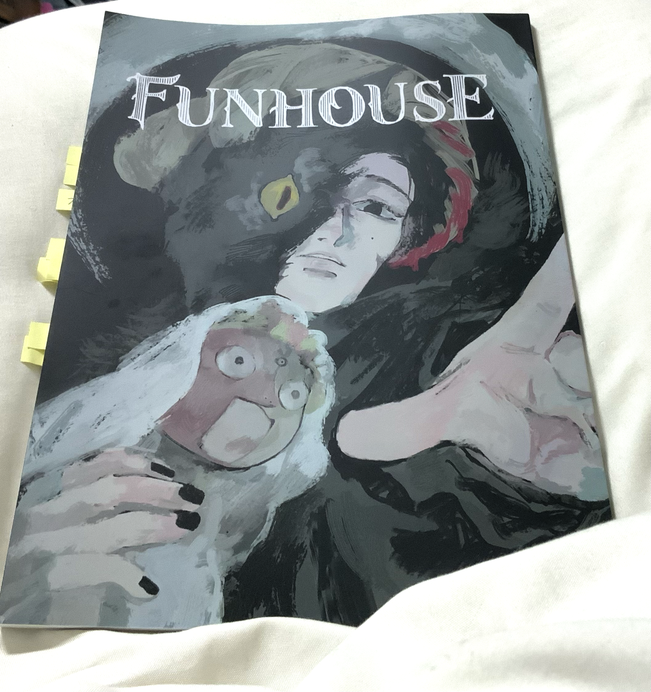 小口から10枚程度の付箋をのぞかせている『FUNHOUSE』